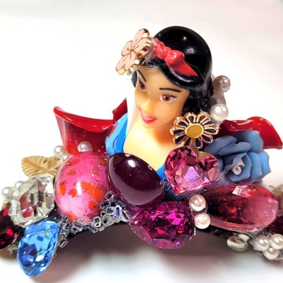 Wendy Gell Disney Snow White hair barrette. Pop Art. Fun and OOAK.